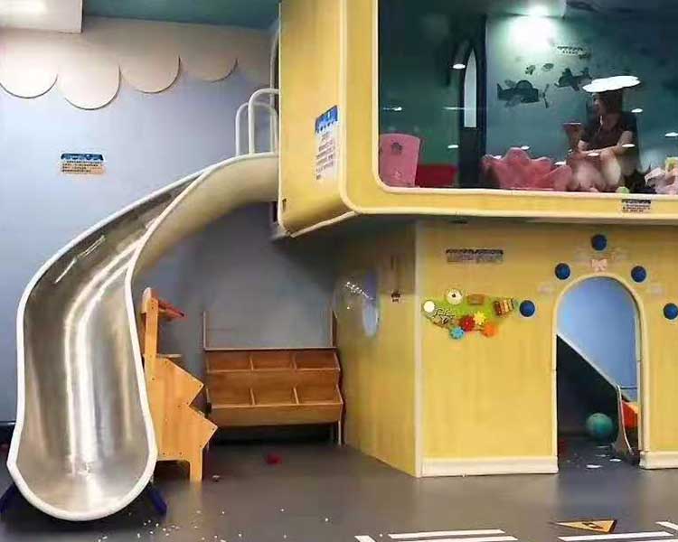 太原振鹏玩具公司浅谈，山西幼儿园不锈钢组合滑梯和普通滑梯之间的区别有什么？